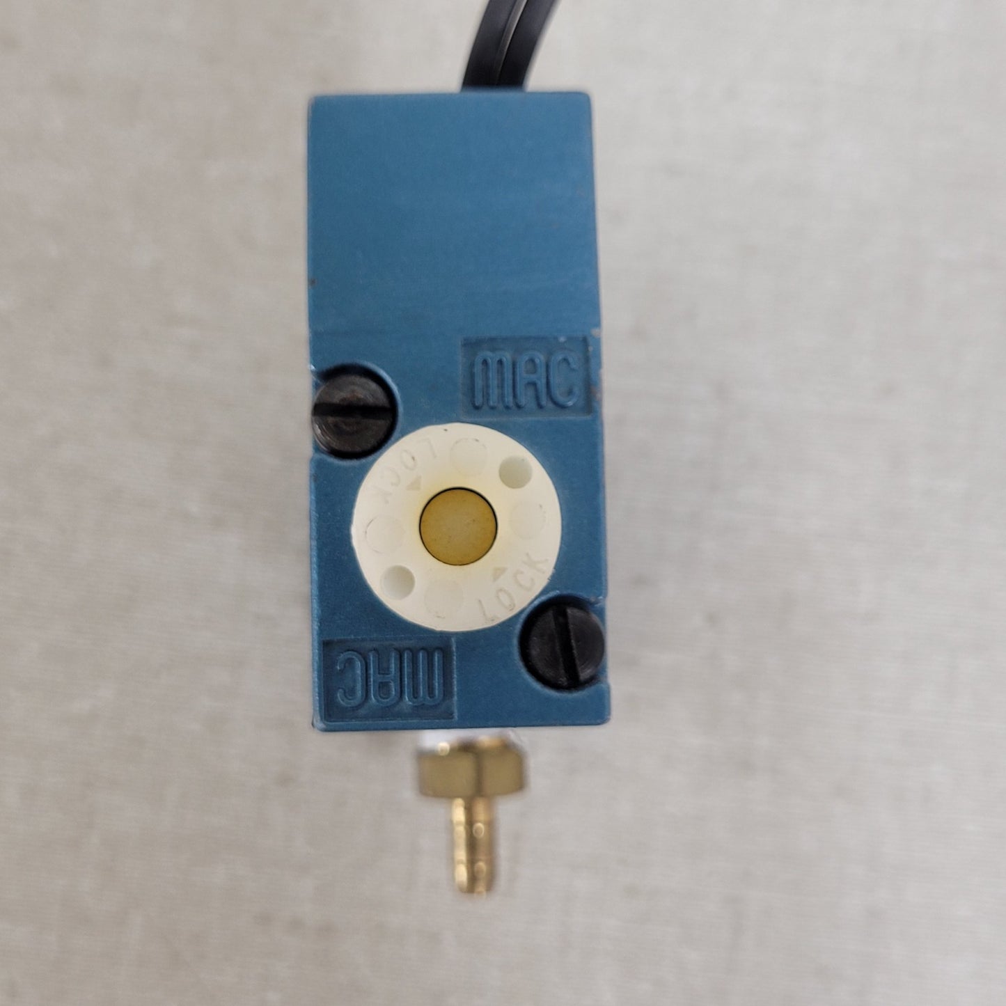 MAC Vacuum Solenoid Valve 111B-111CA 120VAC 6.8W 150psi 3 Way Manual Override