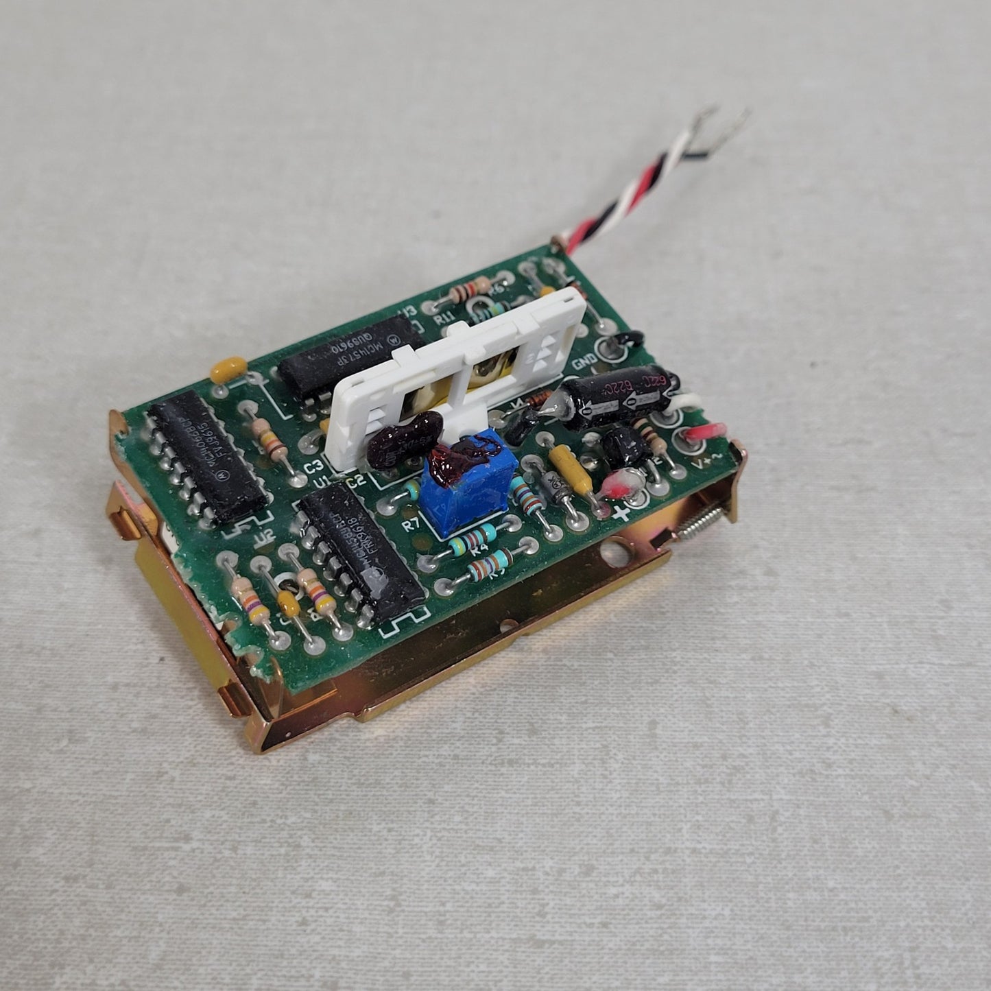 Honeywell C7600B1000 Solid State Humidity Sensor 2-10VDC Three Wire