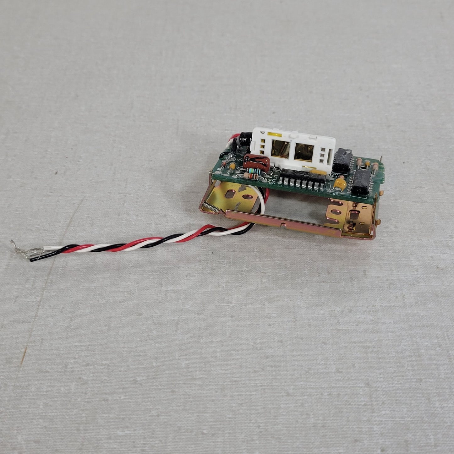 Honeywell C7600B1000 Solid State Humidity Sensor 2-10VDC Three Wire