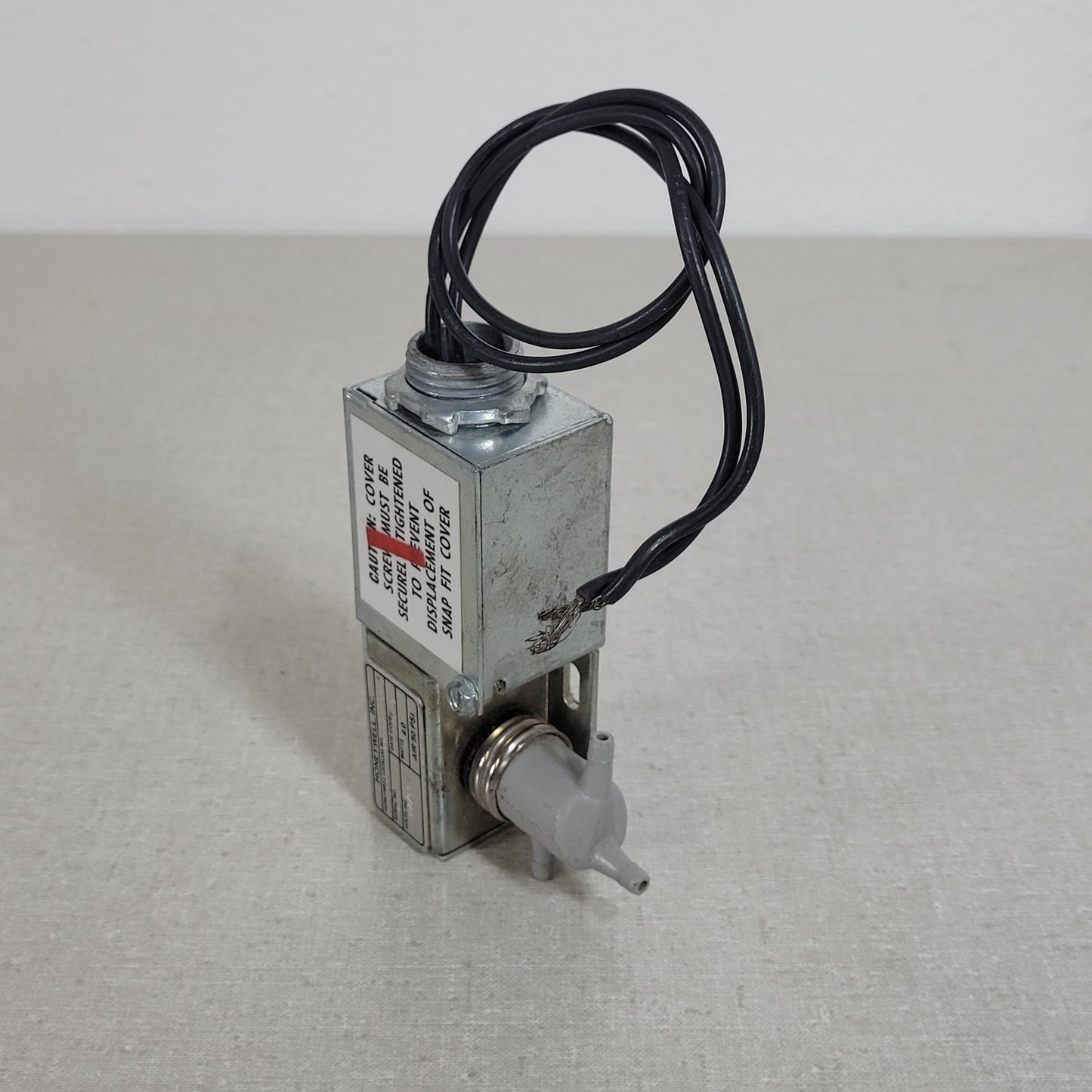 Honeywell RP818A-1004 Electric Pneumatic Relay 24V 50psi 4W