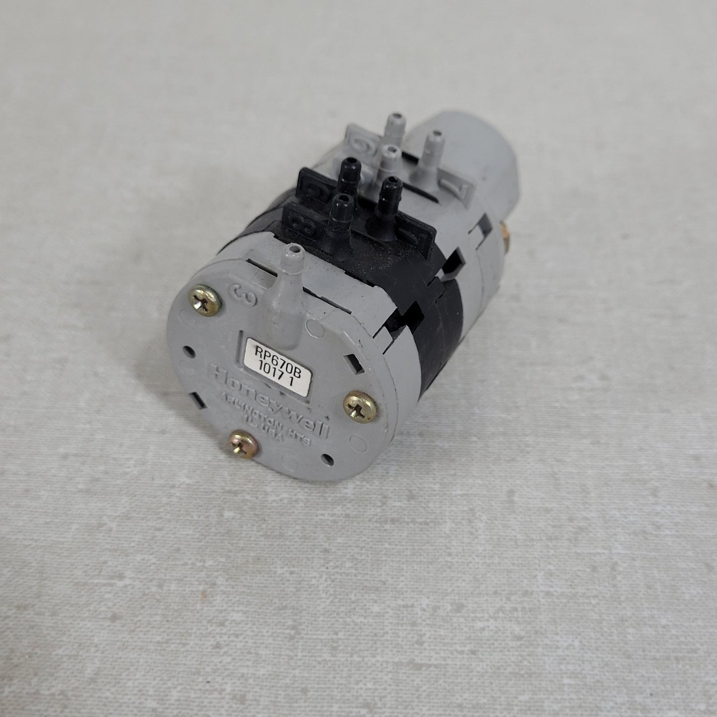 Honeywell RP670B Pneumatic Switching Relay Dual SPDT Switch 30psi