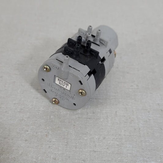 Honeywell RP670B Pneumatic Switching Relay Dual SPDT Switch 30psi