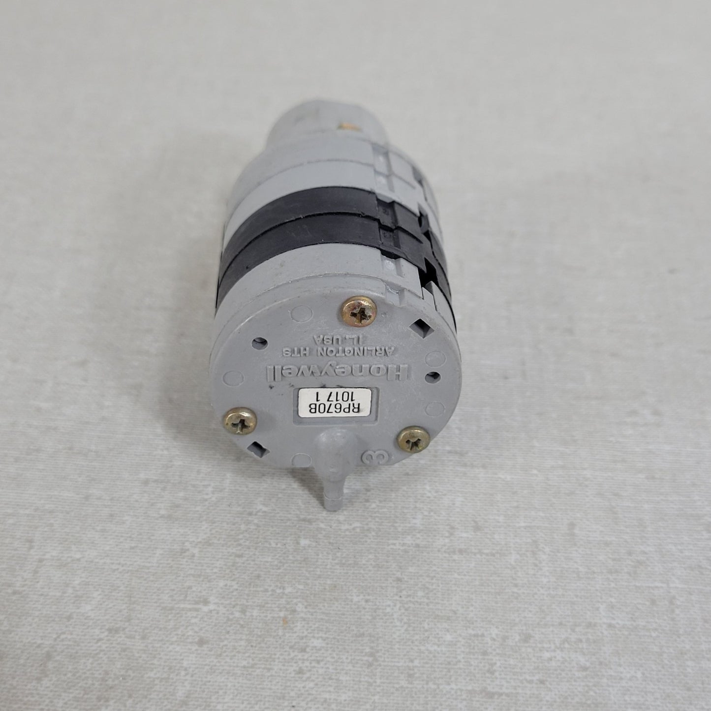 Honeywell RP670B Pneumatic Switching Relay Dual SPDT Switch 30psi