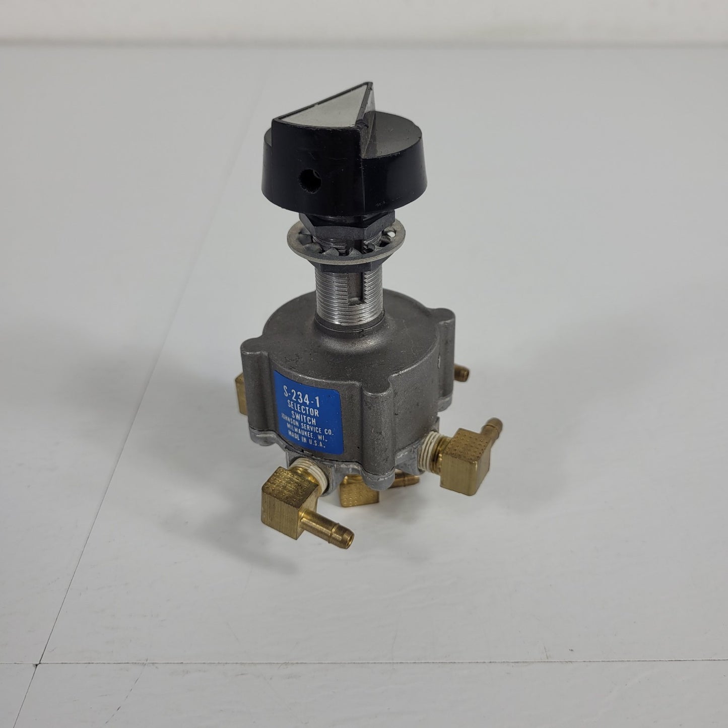 Johnson Service Co S-234-1 Air or Fluid Selector Switch 4 Out Manually Operated