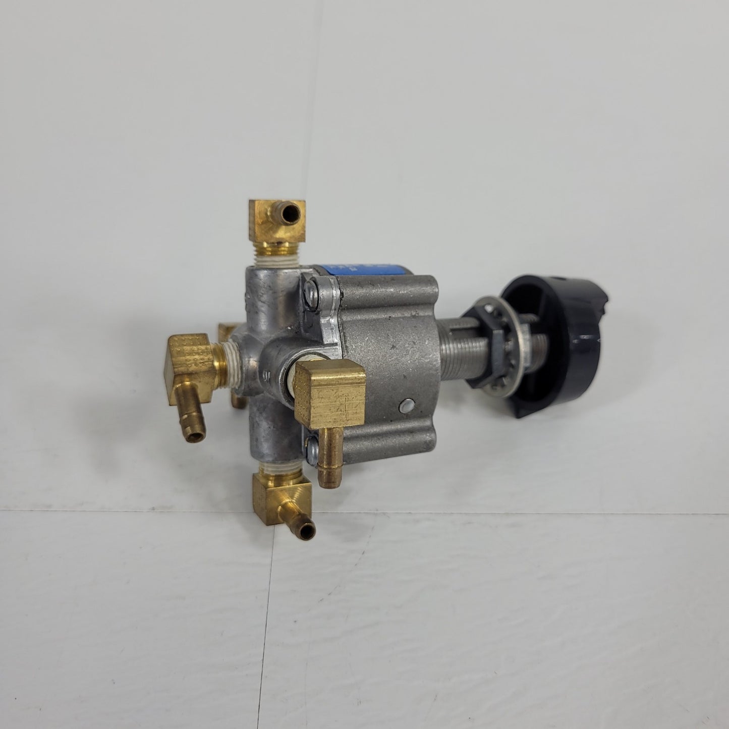 Johnson Service Co S-234-1 Air or Fluid Selector Switch 4 Out Manually Operated