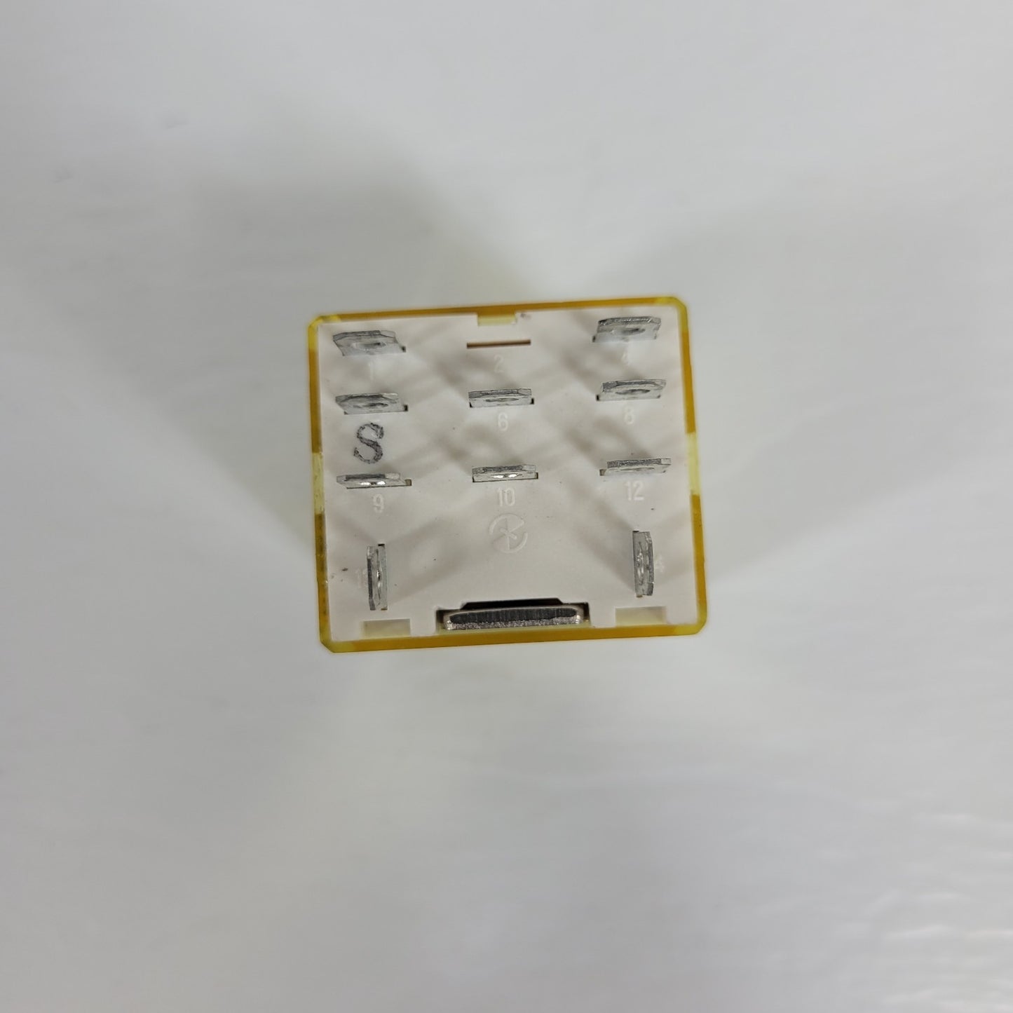 IDEC Corporation RH2LB-U Electronic Relay Switch 7.5A 120VAC 30VDC