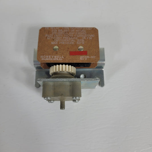 Honeywell Pneumatic Electric Relay P658B-1020 25A 120VAC 30psi
