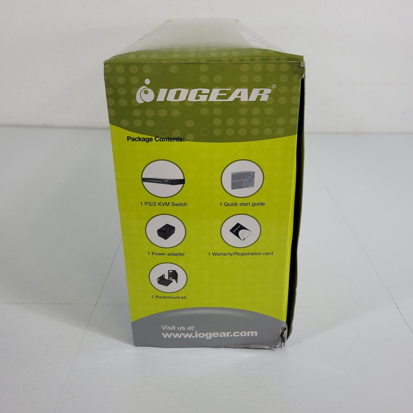 IOGEAR MiniView 8 Port PS/2 KVM Switch Rack Mount GCS78 Monitor Keyboard Mouse