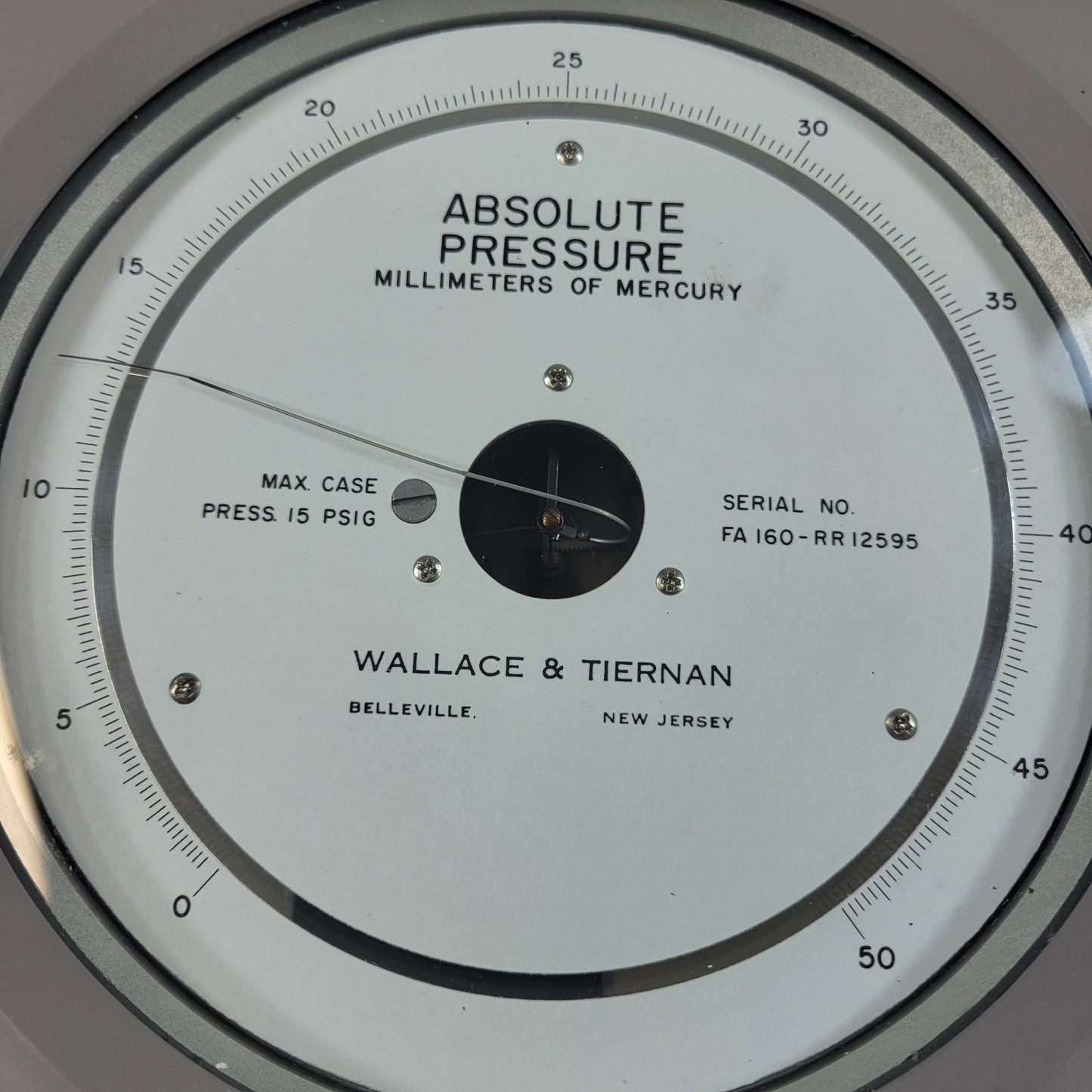 PARTS Wallace & Tiernan Absolute Pressure Gauge FA-160 15psi Max Pressure Torr