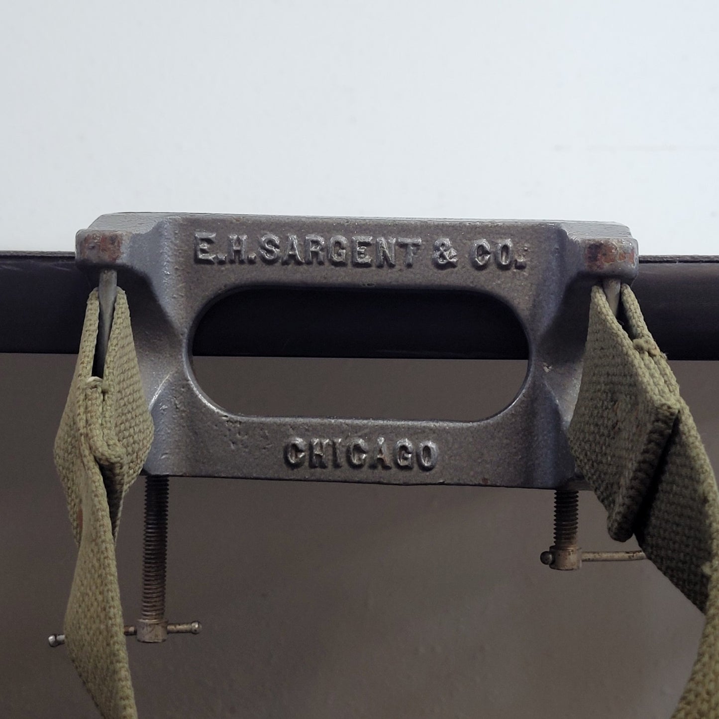 E.H.Sargent & CO 202 Gas Cylinder Holder Bench Safety Mount Belt Strap
