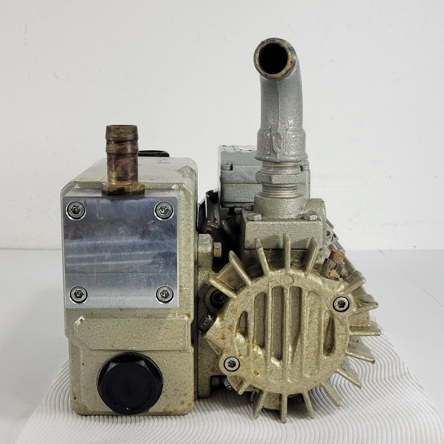 Busch R5 KB 0016 E 300 Vacuum Pump 3-Phase Power 220V 3/4" Exhaust Rotary Vane