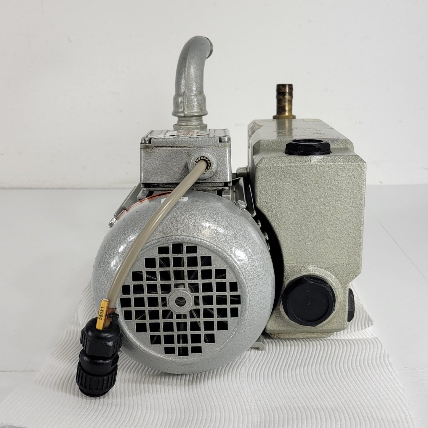 Busch R5 KB 0016 E 300 Vacuum Pump 3-Phase Power 220V 3/4" Exhaust Rotary Vane