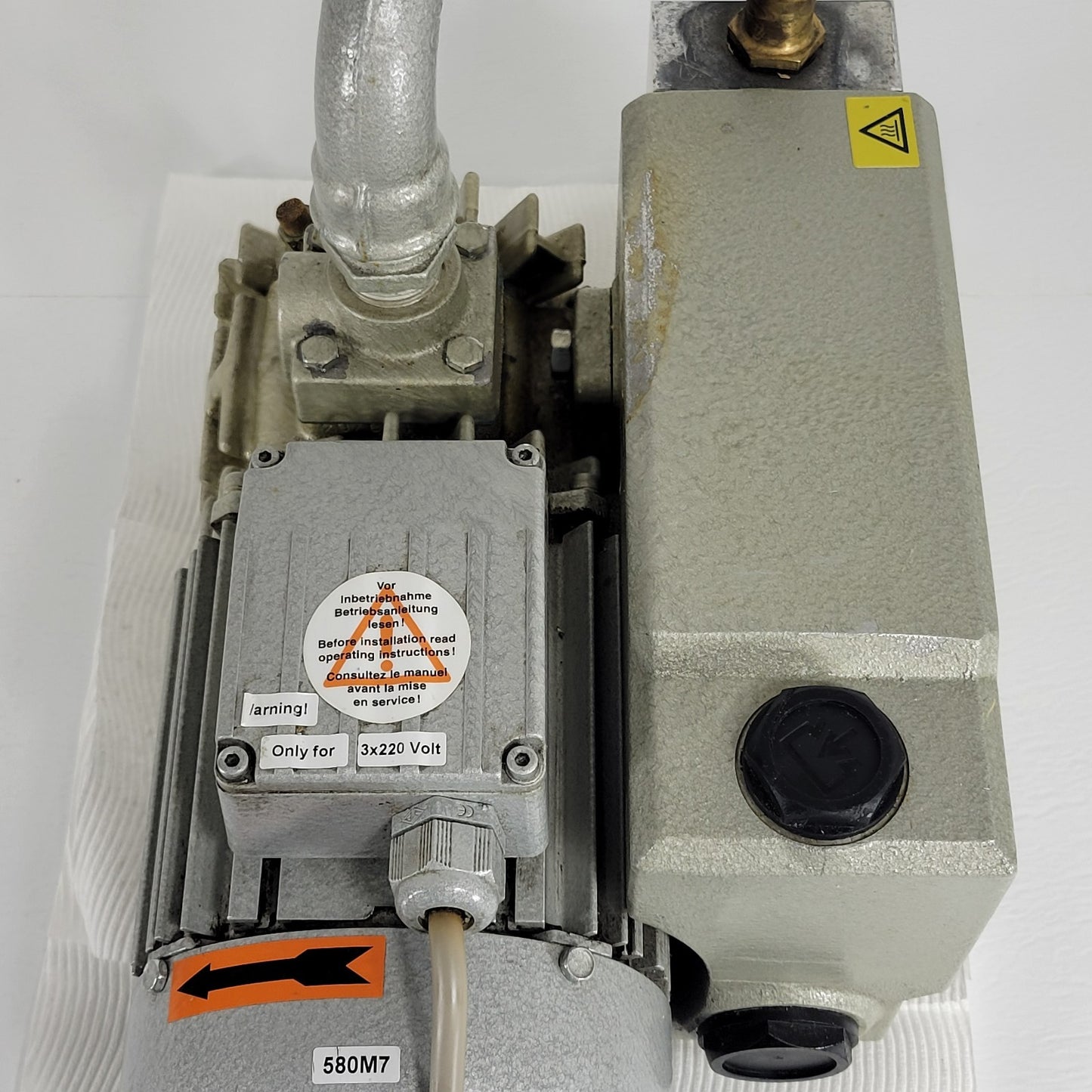 Busch R5 KB 0016 E 300 Vacuum Pump 3-Phase Power 220V 3/4" Exhaust Rotary Vane