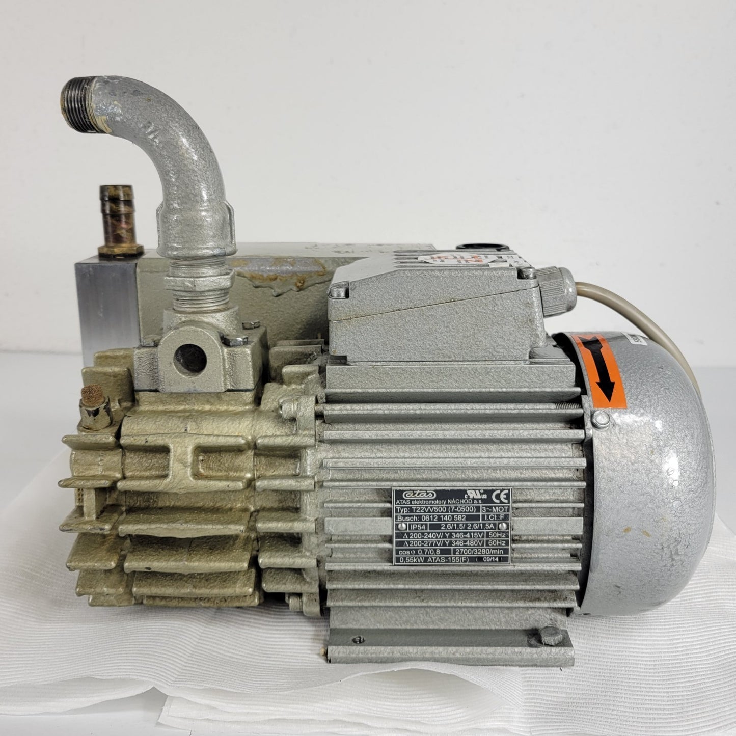 Busch R5 KB 0016 E 300 Vacuum Pump 3-Phase Power 220V 3/4" Exhaust Rotary Vane