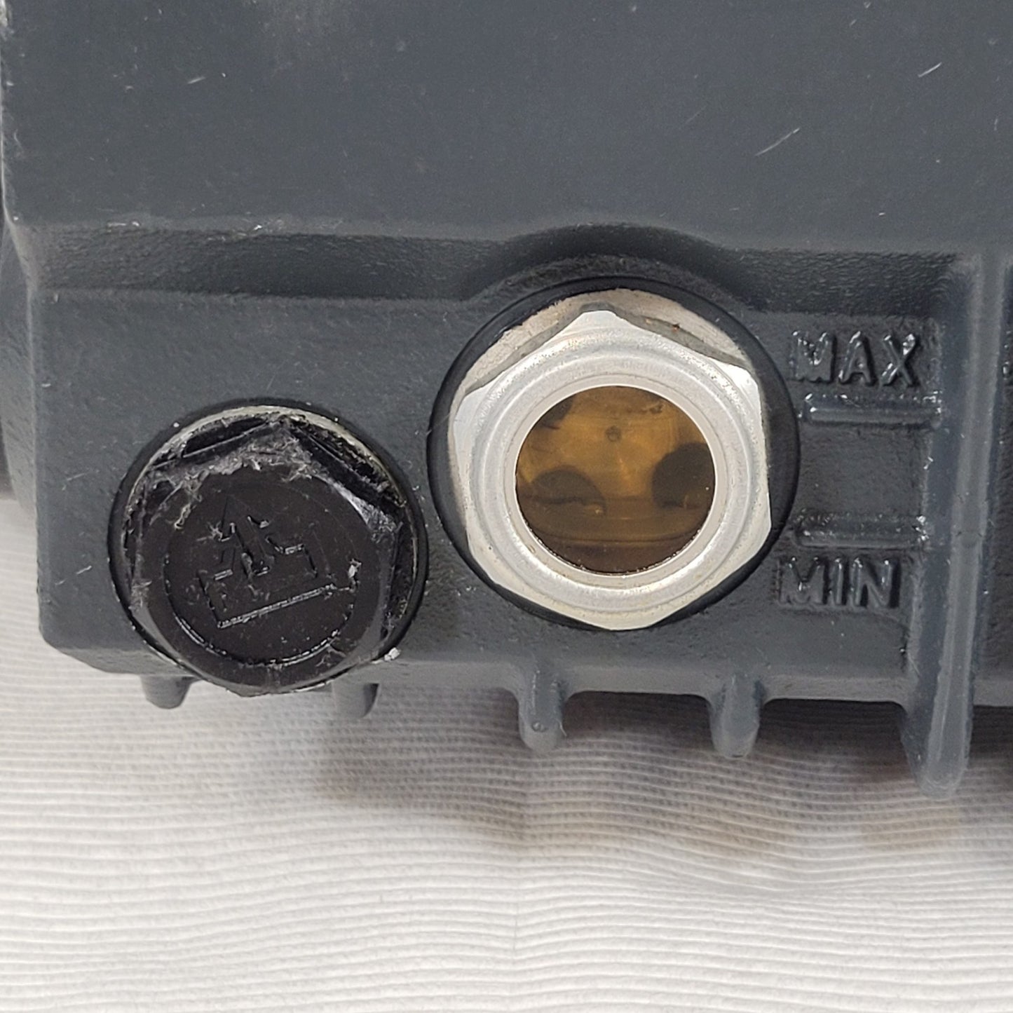 Busch R5 KB 0016 E Vacuum Pump 3-Phase Power 220V Rotary Vane Industrial System