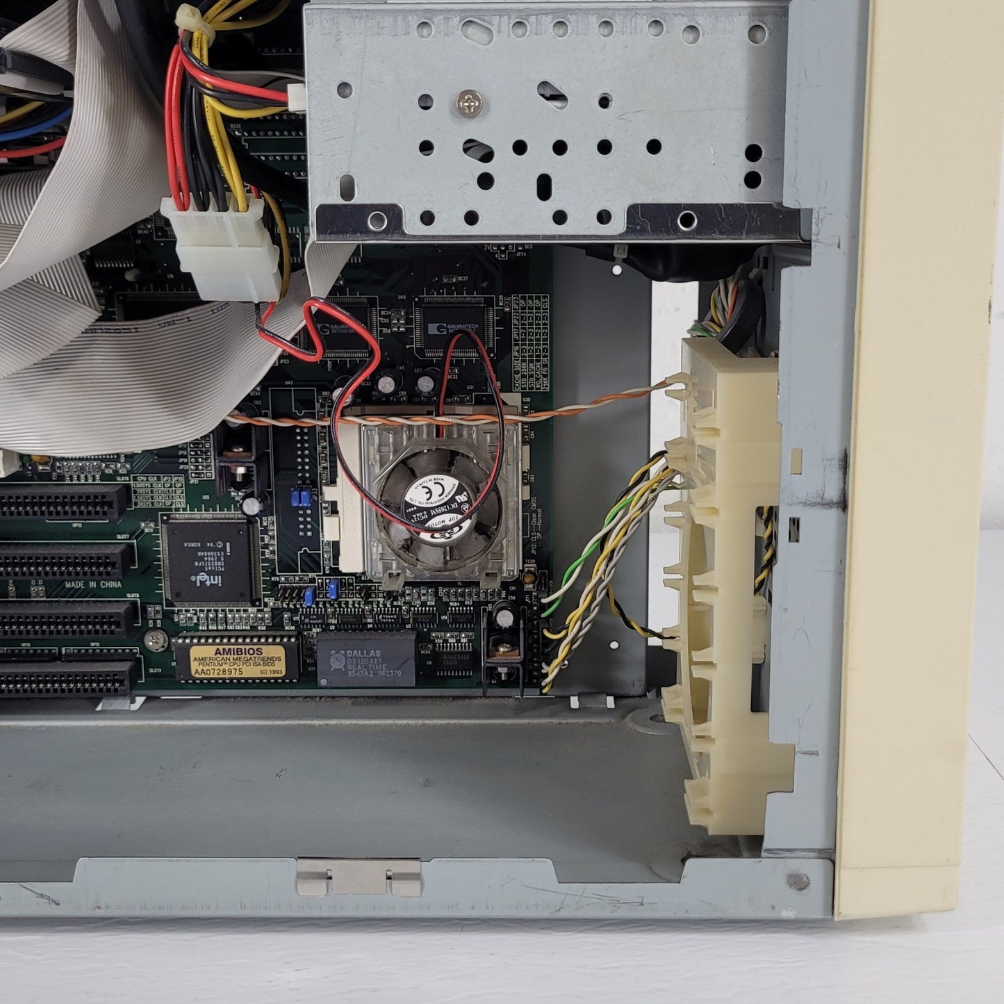 Vintage Escom Happy 486-DX4 Personal Computer 4x ISA PCI Tower Pentium Processor