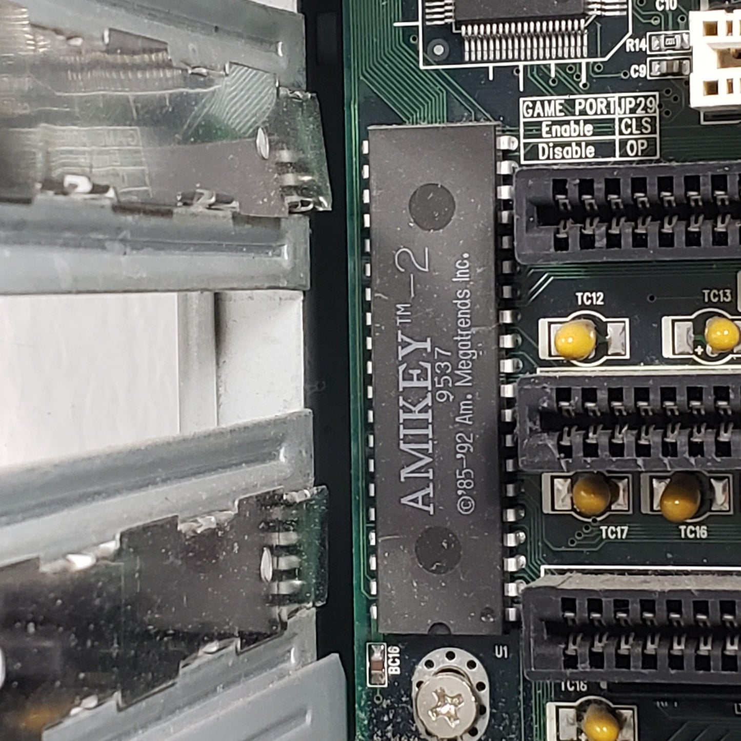 Vintage Escom Happy 486-DX4 Personal Computer 4x ISA PCI Tower Pentium Processor