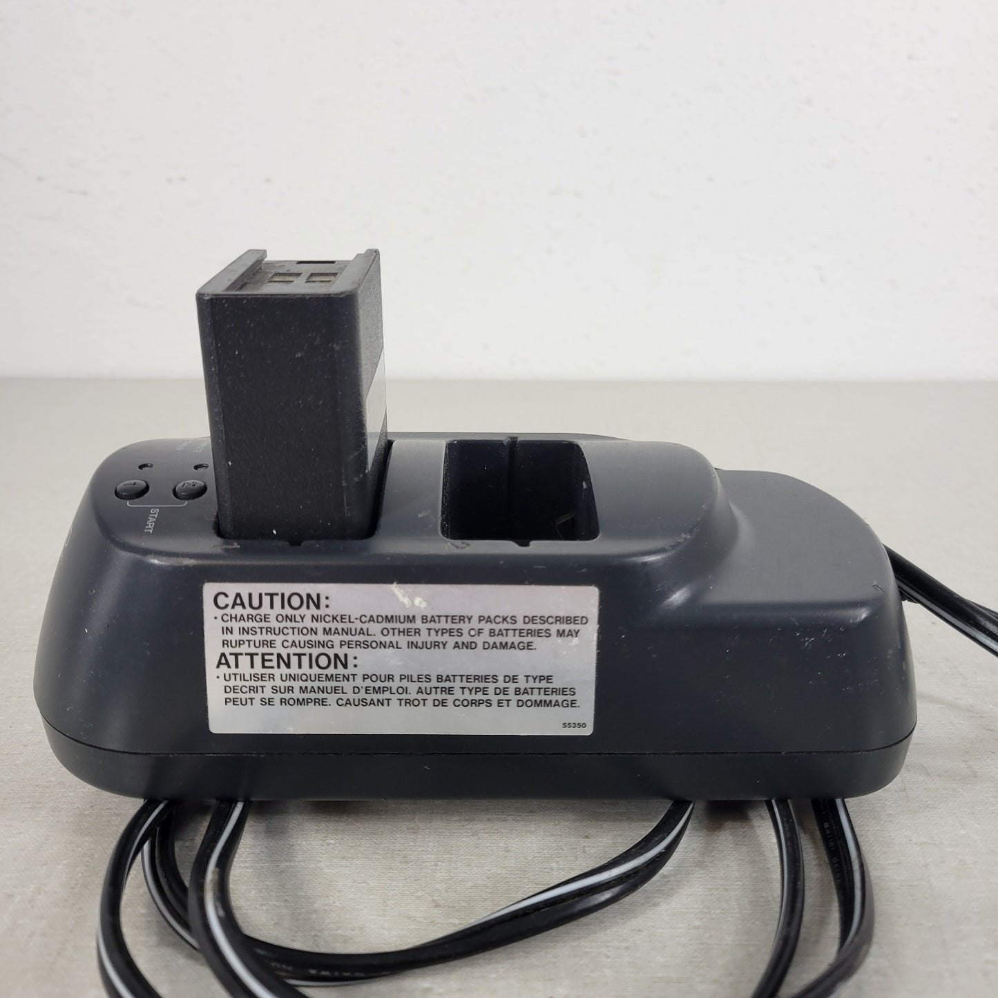 Kenwood Rapid Charger KSC-14 Nickel-Cadmium Battery Dock with 1 KNB-12A Battery