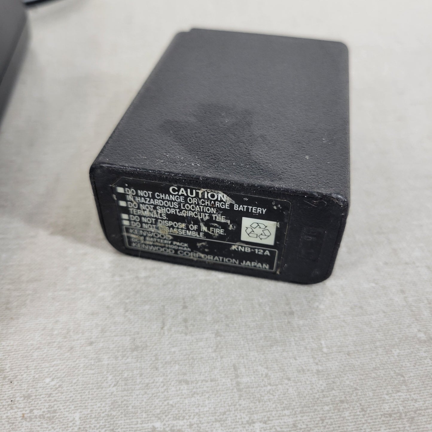 Kenwood Rapid Charger KSC-14 Nickel-Cadmium Battery Dock with 1 KNB-12A Battery