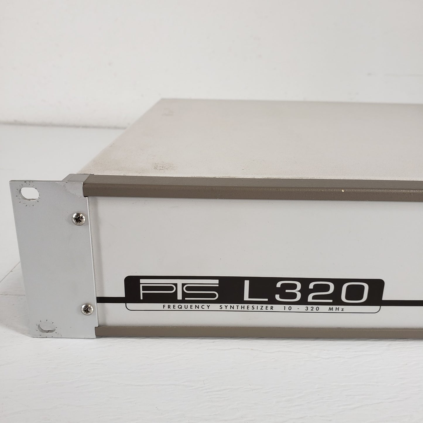 PTS L320 Frequency Synthesizer L320RHN2X-6/X-91 Varian 00-992-731-01 AC Signal