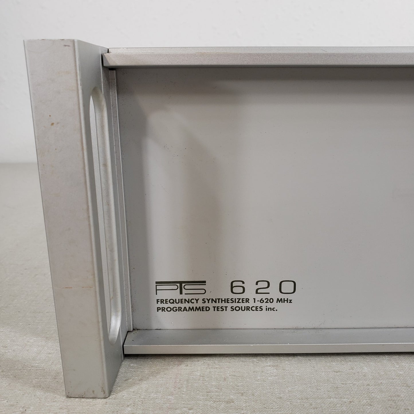 PTS 620 Frequency Synthesizer 1-620 MHz 620RKN2X-62/X-71/X-46 Varian AC Signal
