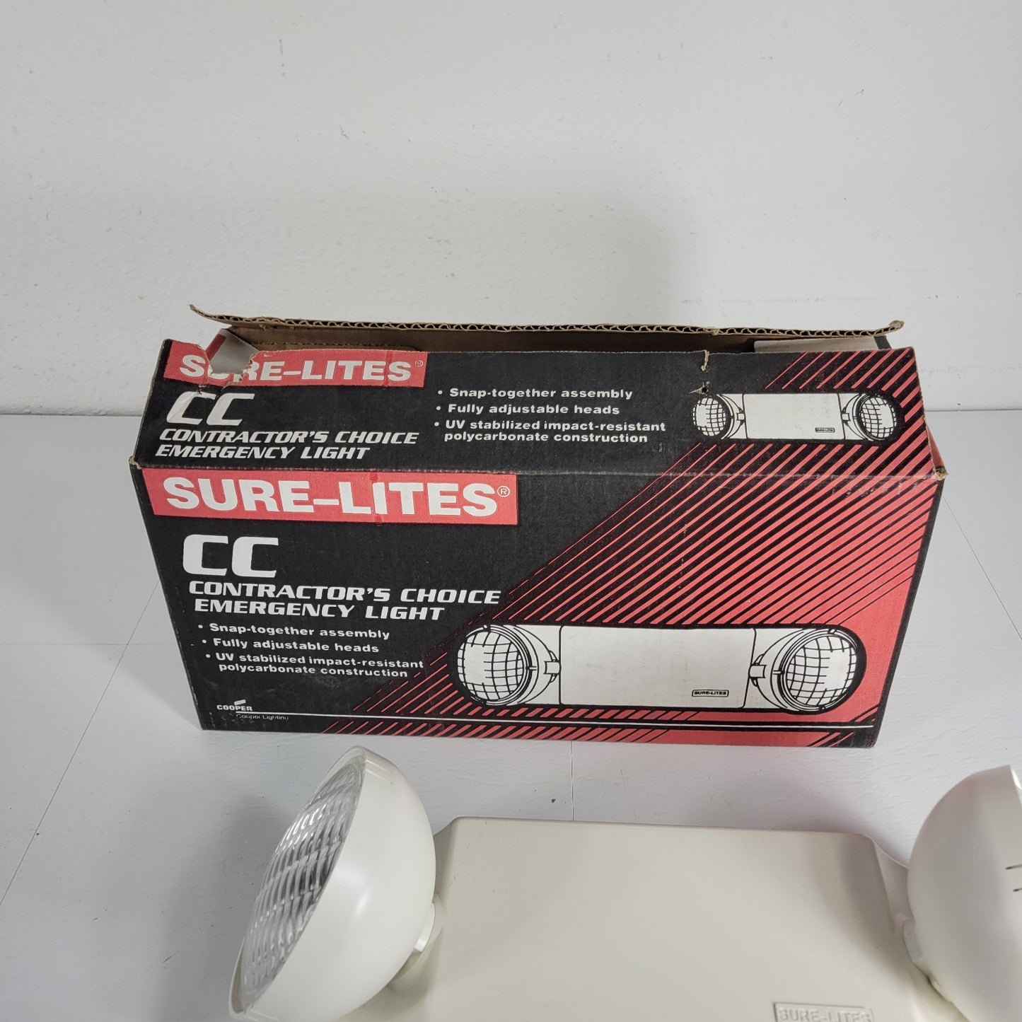 Cooper Sure-Lites CC3WH Emergency Light Fully Adjustable Heads Impact Resistant