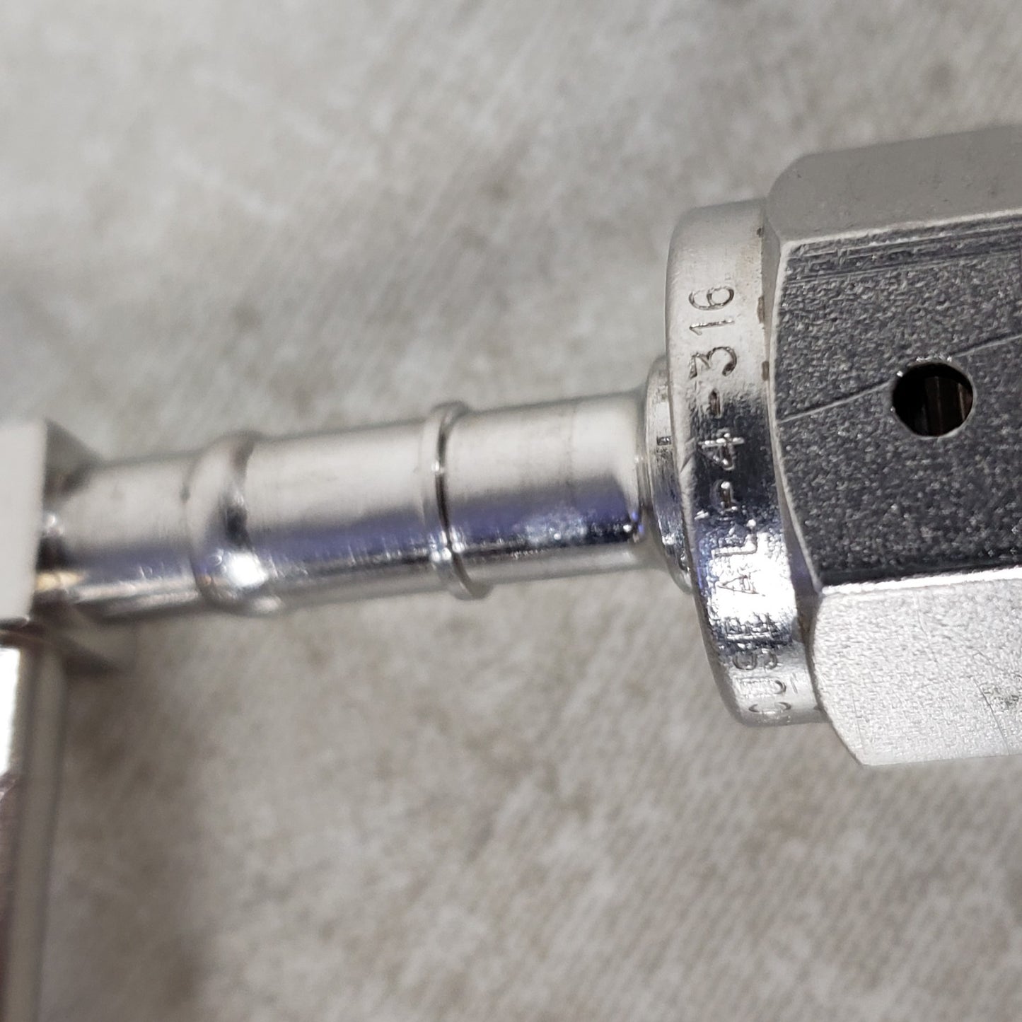 Swagelok Male to Female 1/4" VCR 90 Degree Fitting HY-Lok 316 K3F P-316L
