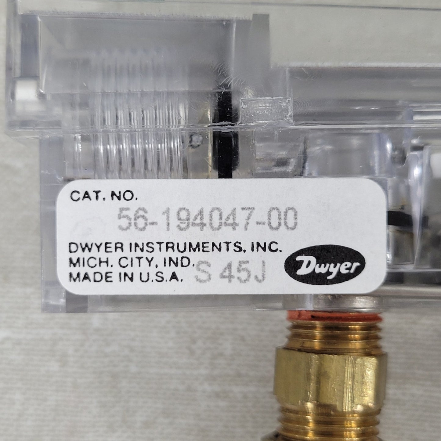 Dwyer Instruments 56-194047-00 cc/h LHe Flow Meter Max Press 100 PSI Regulator