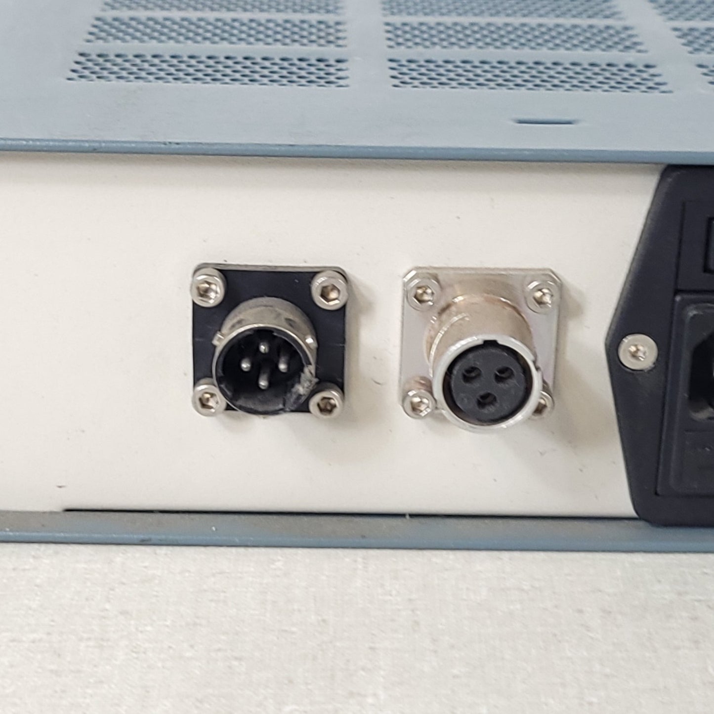 Schneider Electric 20-6045 D Tracker 260 Data Track Process Instrument w/ Relays