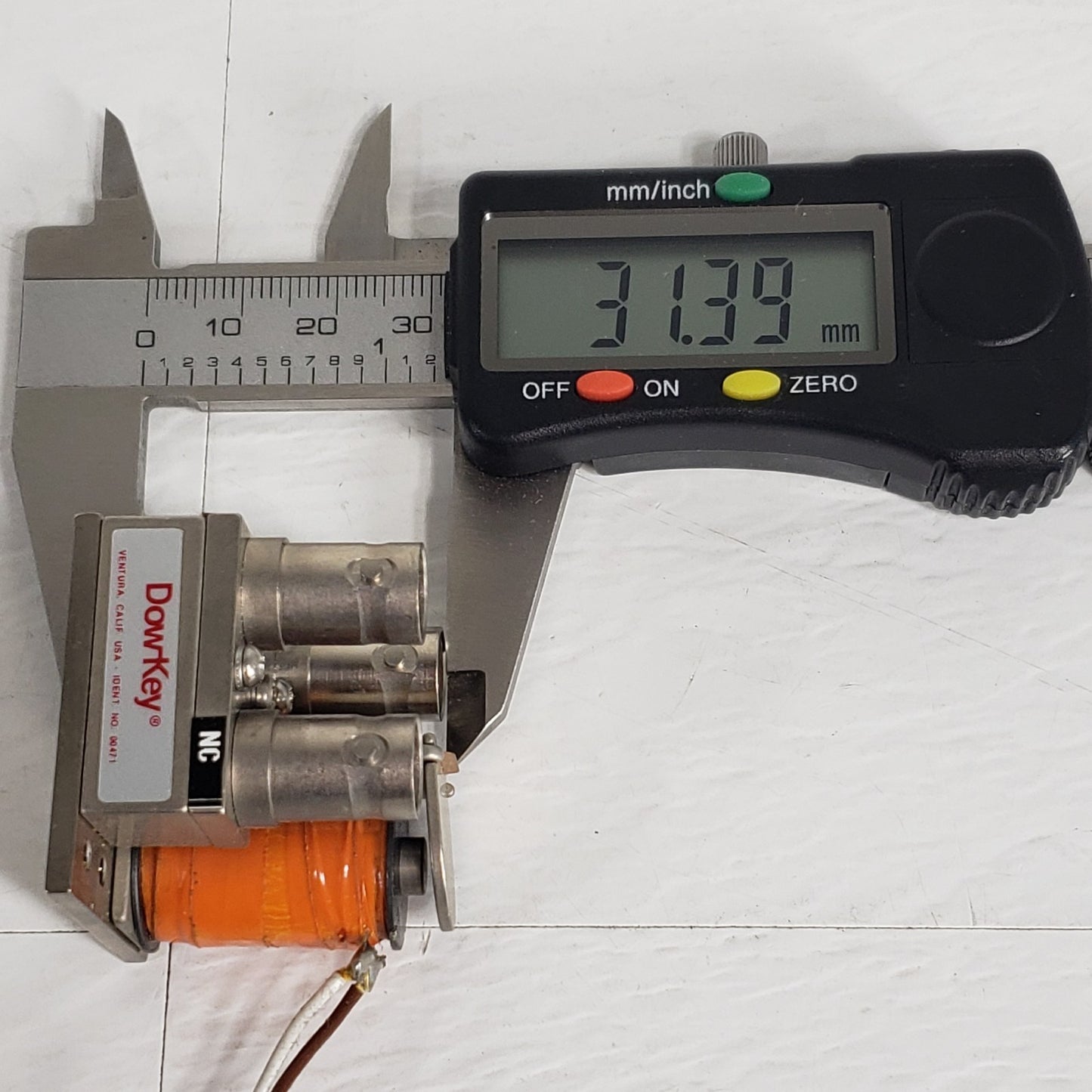 DowKey 164-2302 Microwave Coax Relay 28VDC 9850 4984 00471