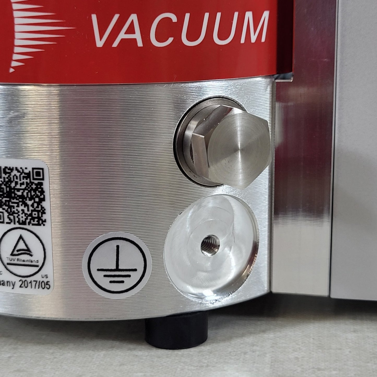 Pfeiffer Vacuum HiPace 80 Turbopump w/ TC110 Pump Controller UHV Turbomolecular