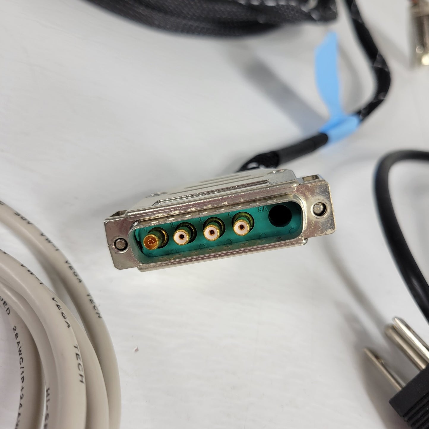 Bruker Microflex LT/SH Mass Spectrometer Cables To Connect To Control Computer