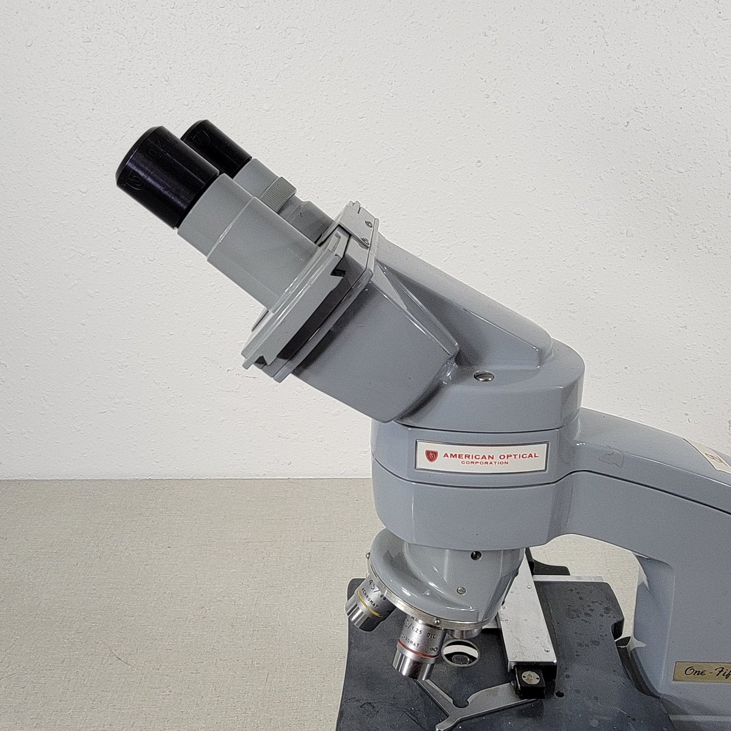 American Optical AO one-fifty Microscope 4x 10x 45x 100x Objective w/ Lamp