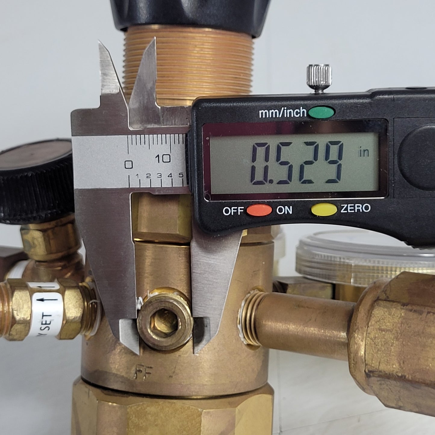Harris HP722-050-540-A Two-Stage Gas Regulator Dual PSI Bar Presure Gauges