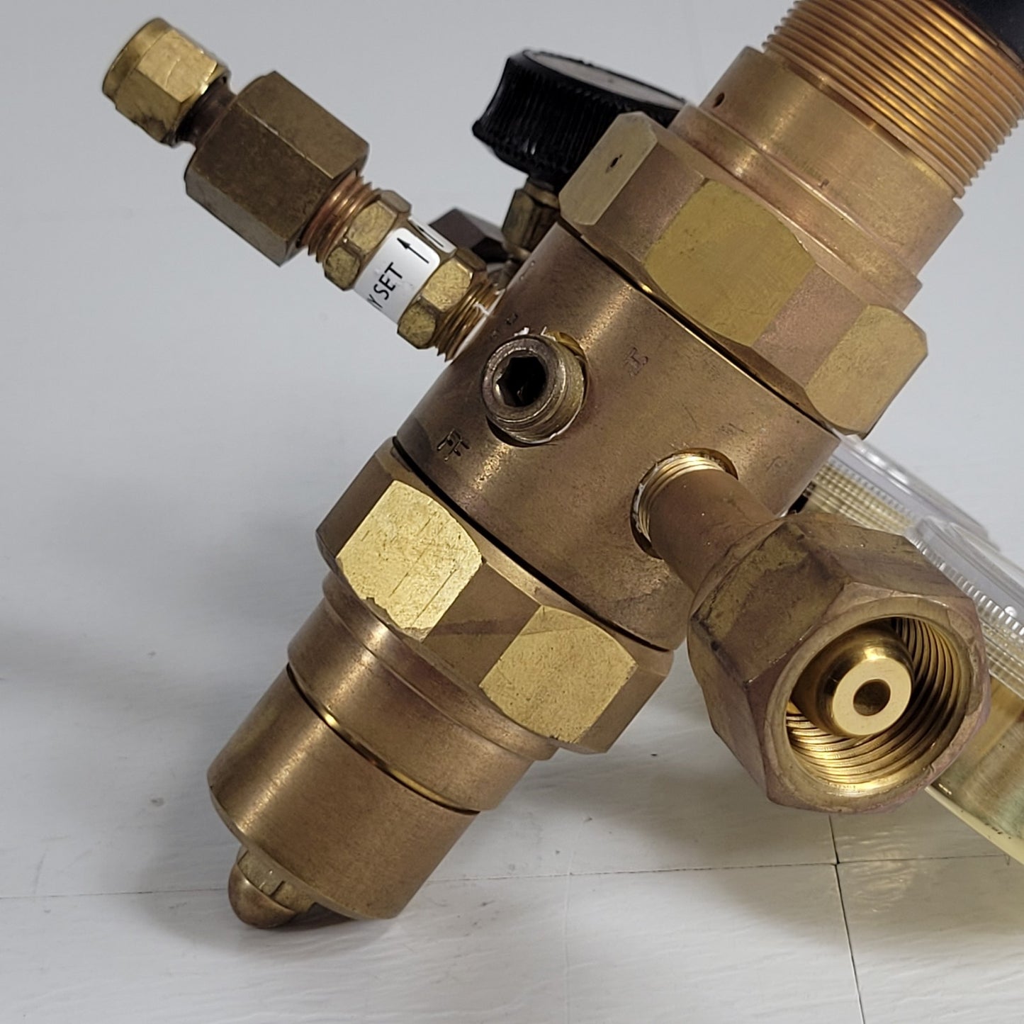 Harris HP722-050-540-A Two-Stage Gas Regulator Dual PSI Bar Presure Gauges
