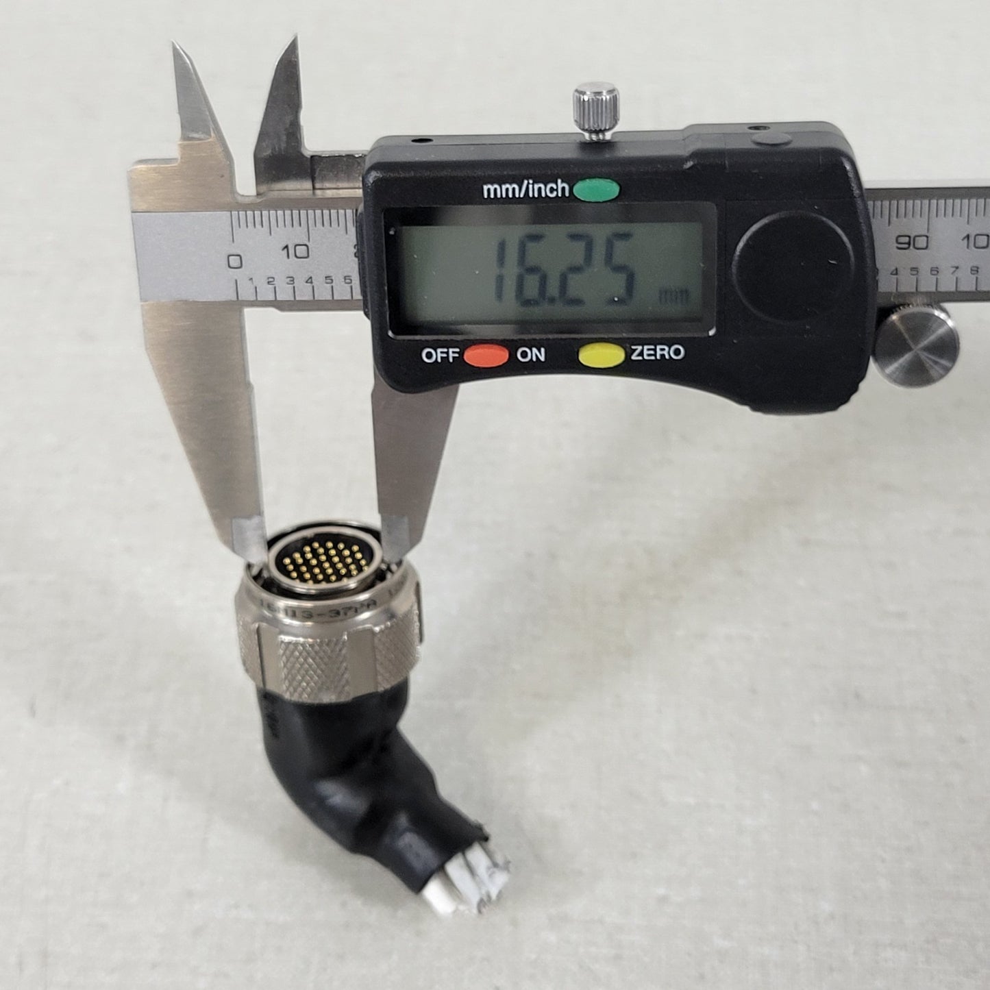 Glenair 801-007-16M13-37PA 06324 Mighty Mouse Male Circular MIL Spec Connector