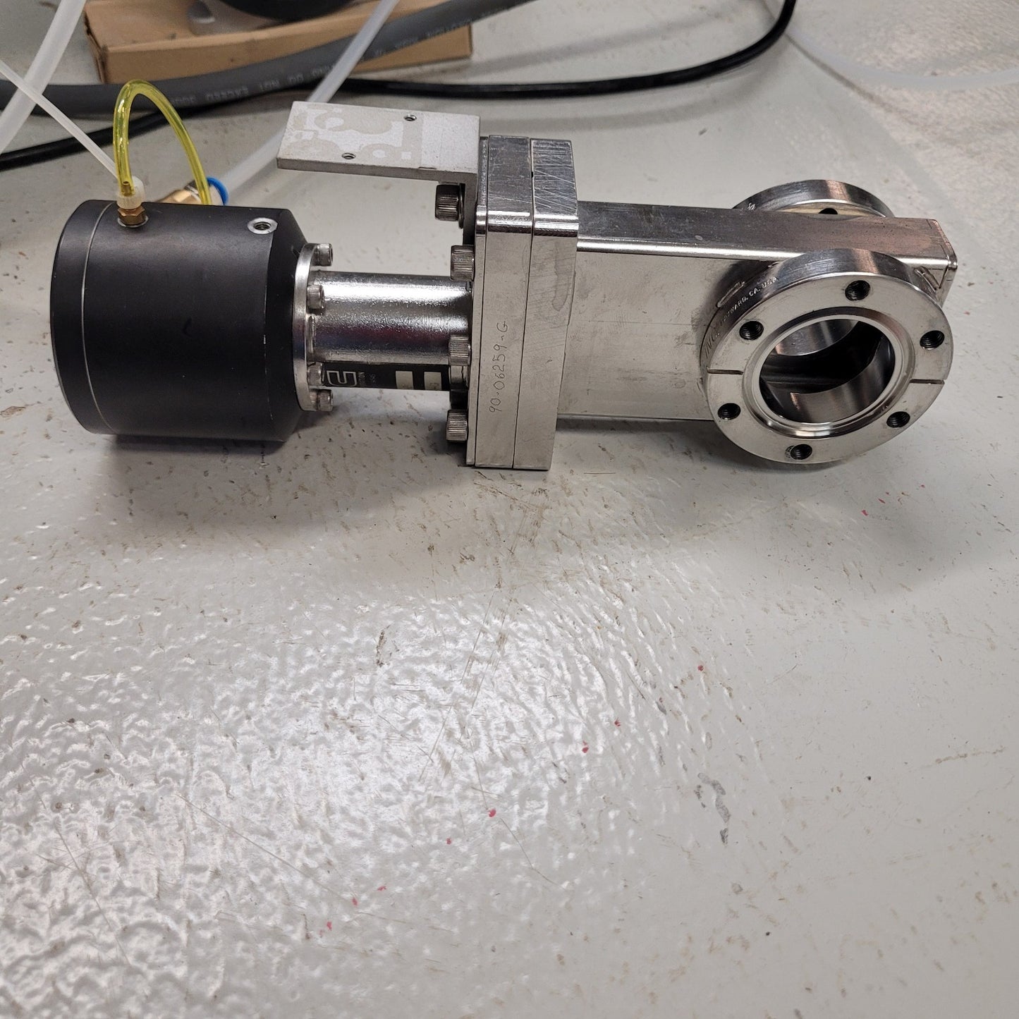 MDC GV-1500V-P Pneumatic Gate Valve DN35CF 2.75" CF Conflat UHV High Vacuum