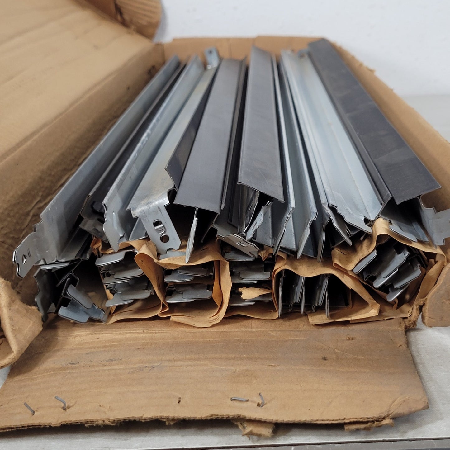 Armstrong 7011B Black 2' Drop Ceiling Cross Tee Box Of 60 Pieces Two Foot