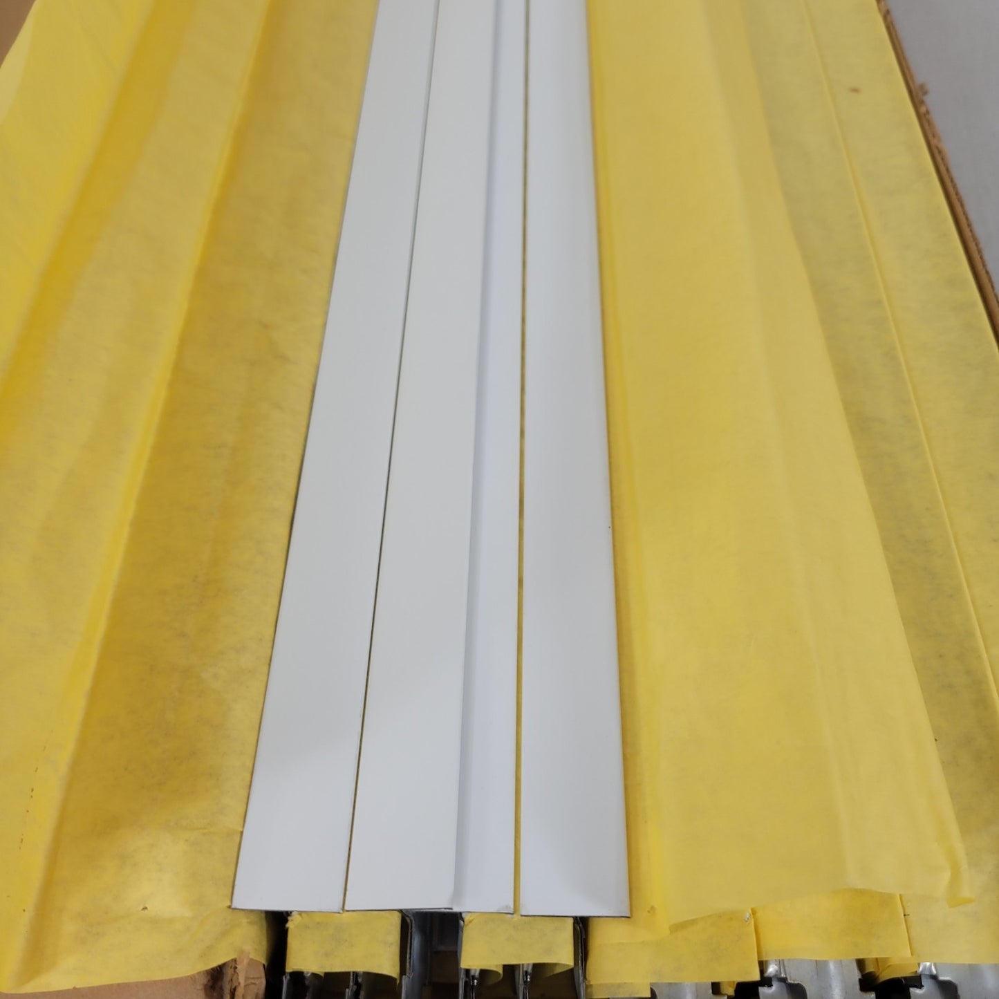 Armstrong 7051B White 2' Ceiling Cross Tee Grid System Box Of 60 Pieces Two Feet