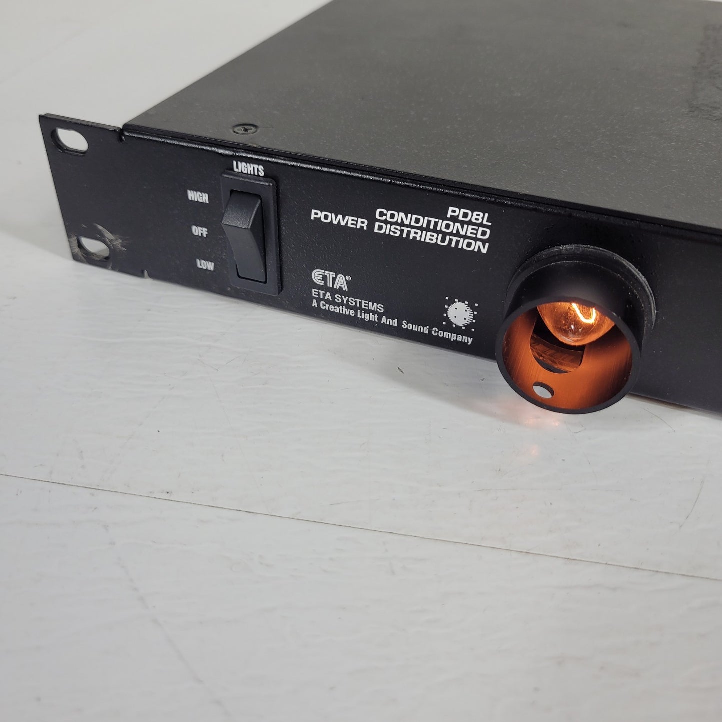 ETA Systems PD8L Power Distribution Conditioner 8 Plug Protected Circuit Breaker
