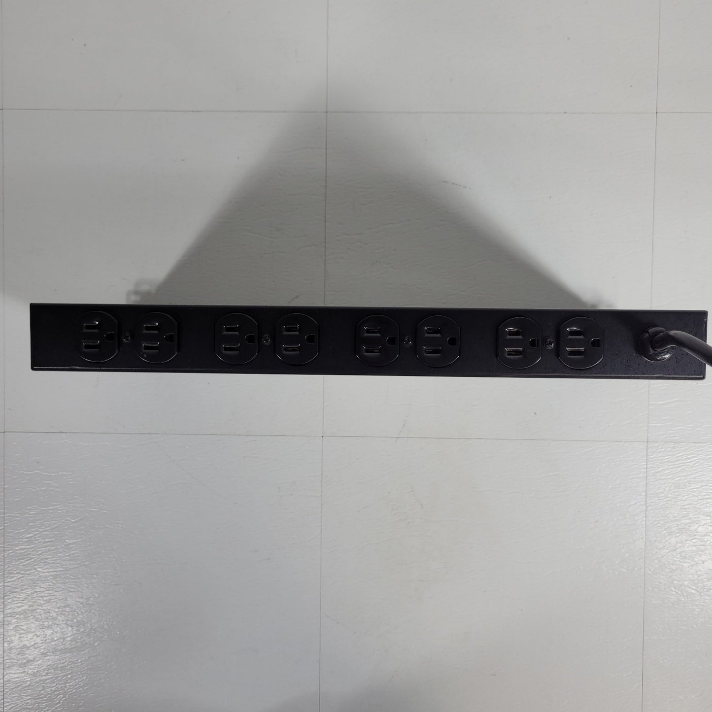 ETA Systems PD8L Power Distribution Conditioner 8 Plug Protected Circuit Breaker