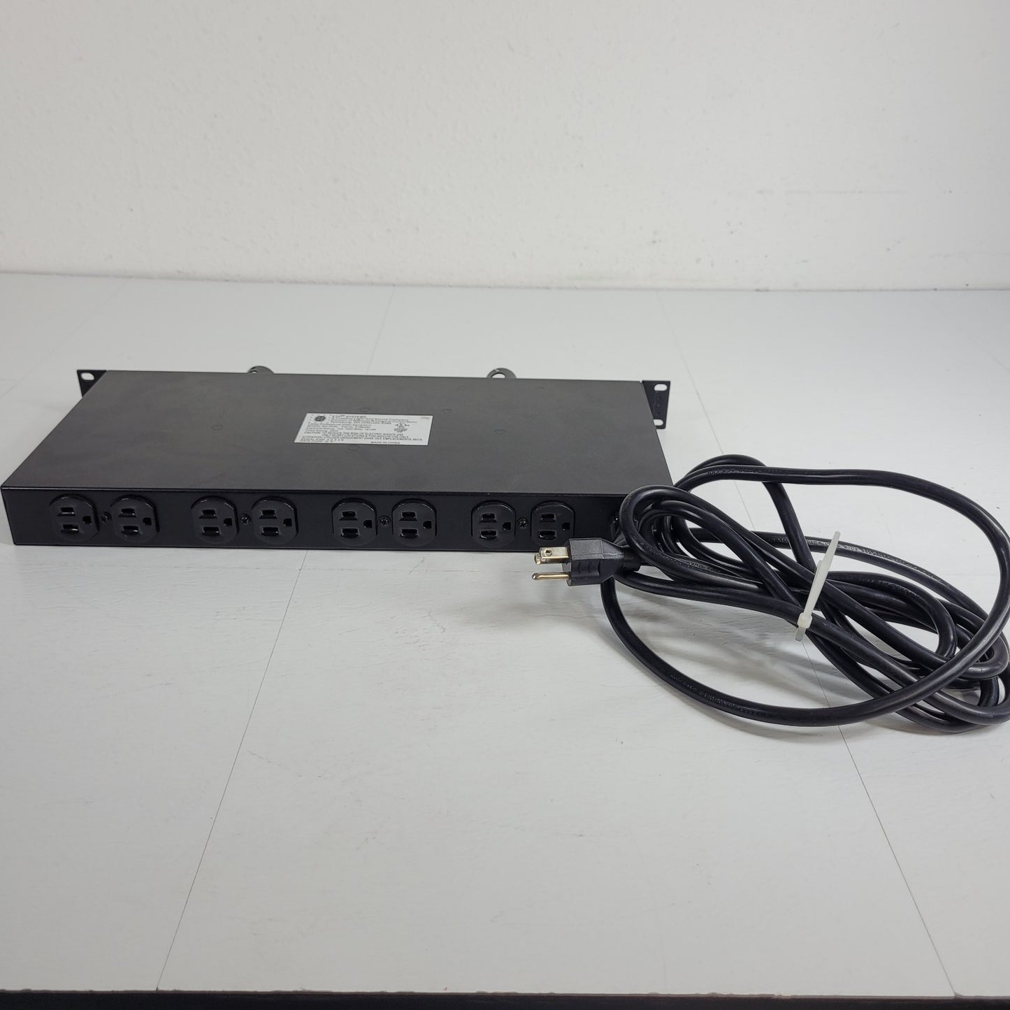 ETA Systems PD8L Power Distribution Conditioner 8 Plug Protected Circuit Breaker