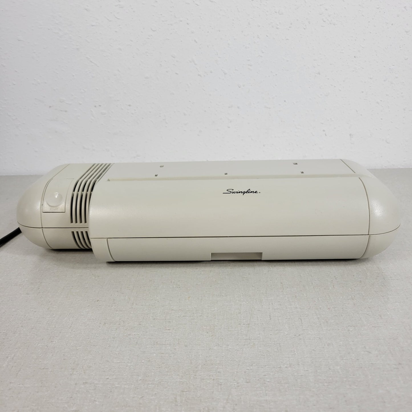 Swingline 525 3-Hole Electric Puncher 20 Sheet Capacity 9/32" Hole Diameter