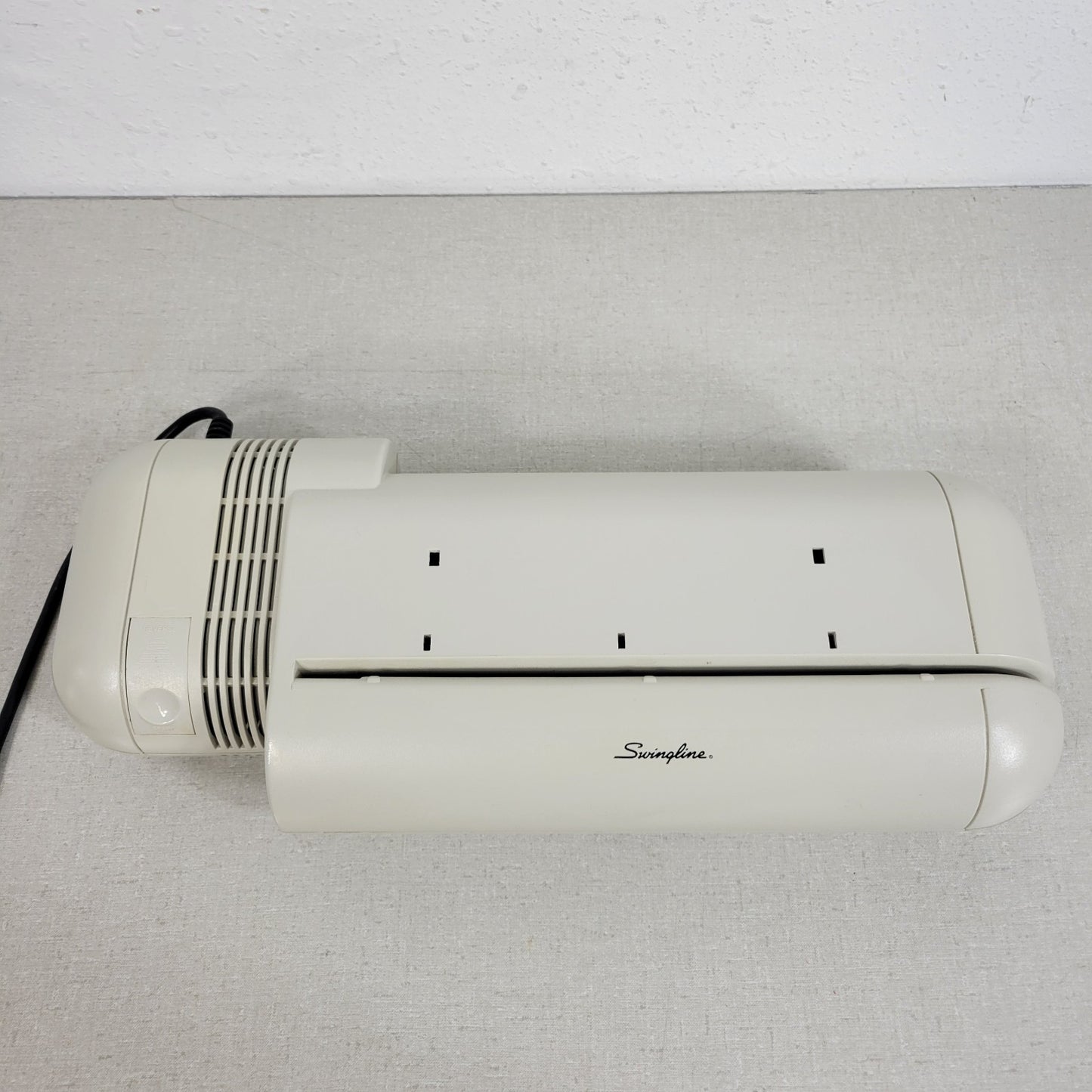 Swingline 525 3-Hole Electric Puncher 20 Sheet Capacity 9/32" Hole Diameter