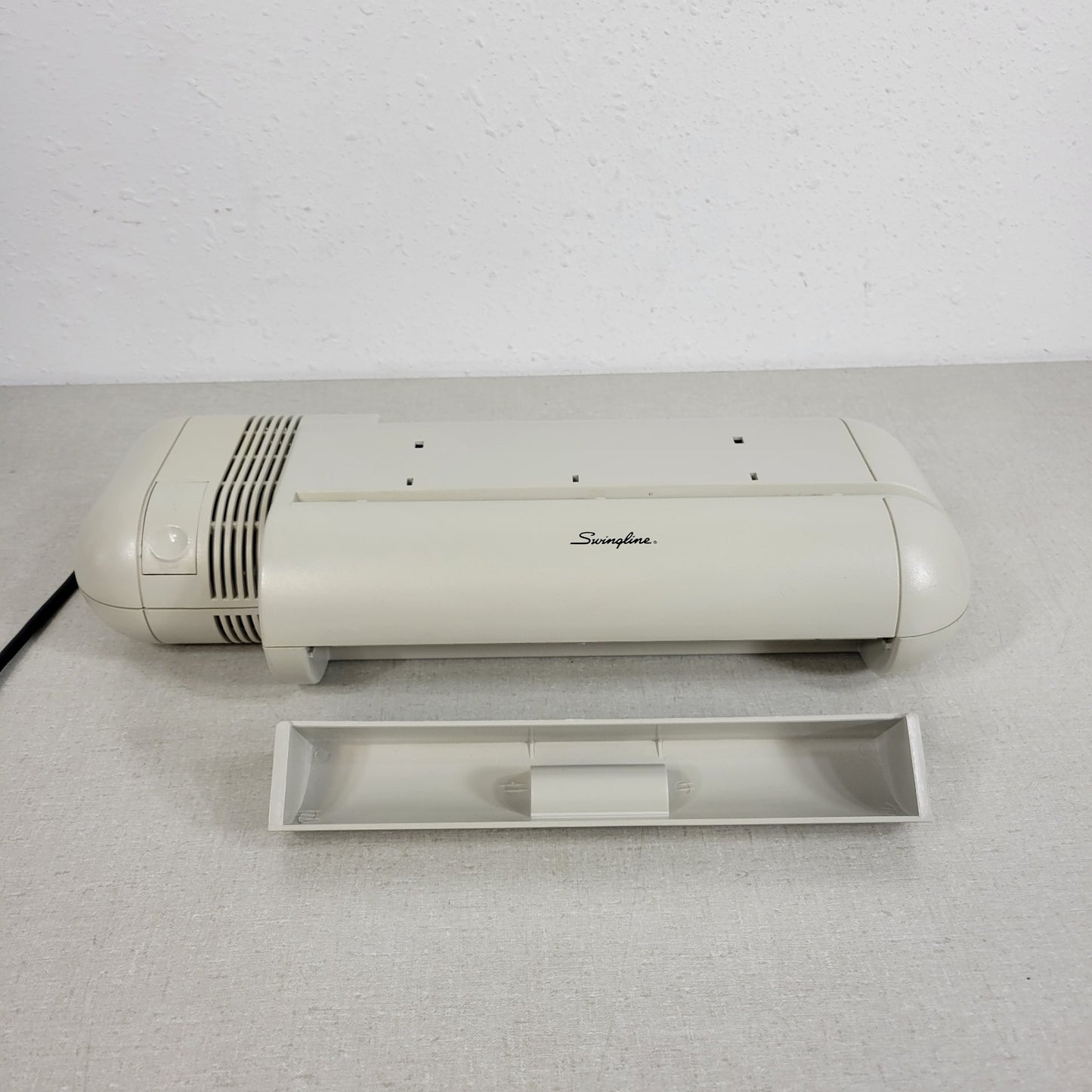 Swingline 525 3-Hole Electric Puncher 20 Sheet Capacity 9/32" Hole Diameter