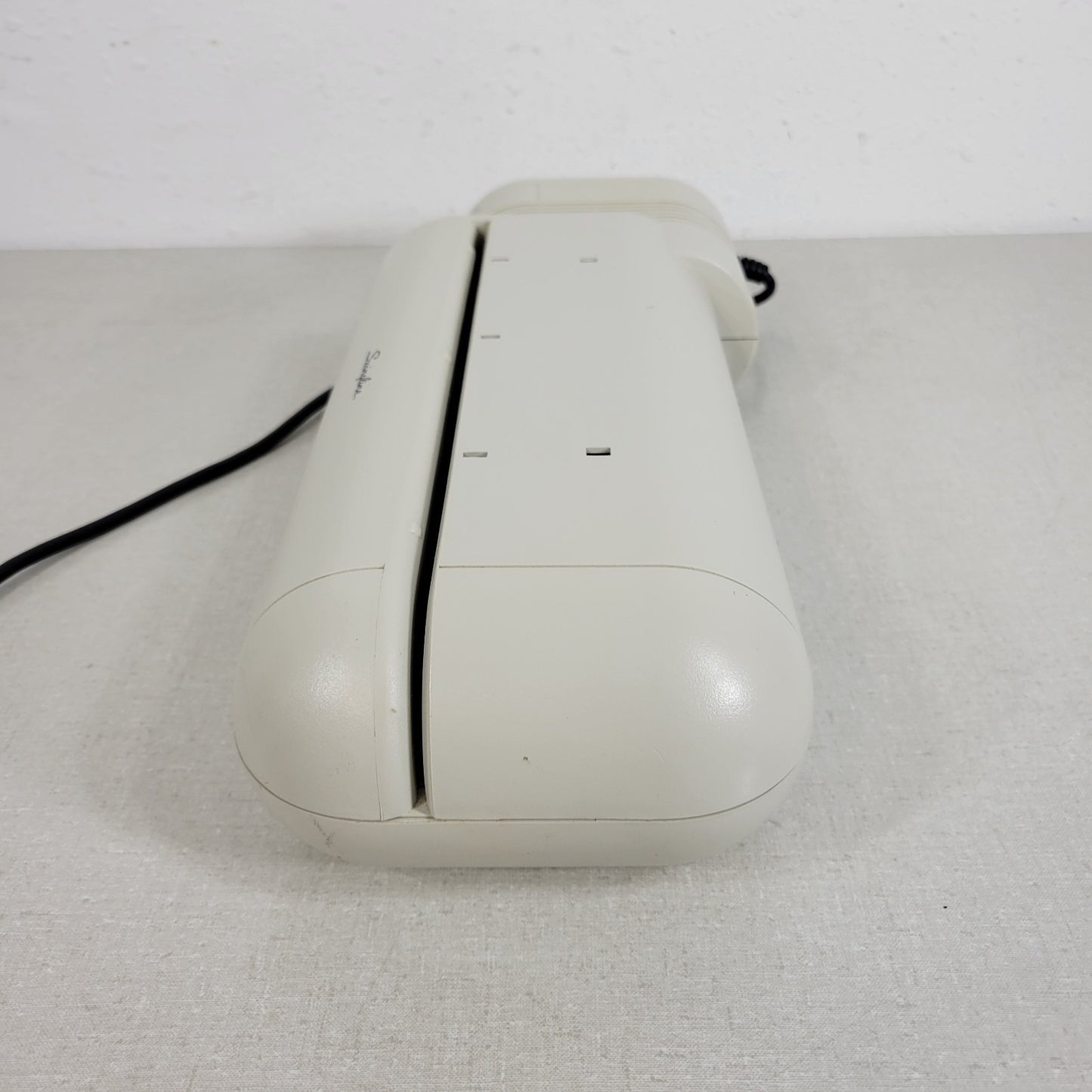 Swingline 525 3-Hole Electric Puncher 20 Sheet Capacity 9/32" Hole Diameter