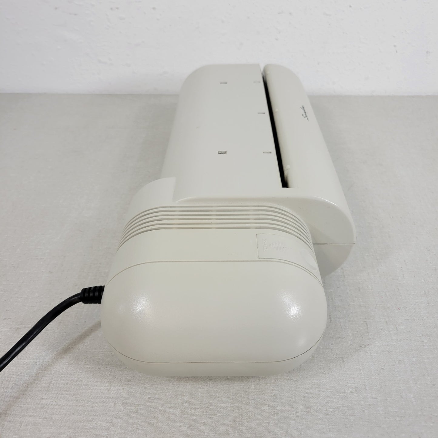 Swingline 525 3-Hole Electric Puncher 20 Sheet Capacity 9/32" Hole Diameter