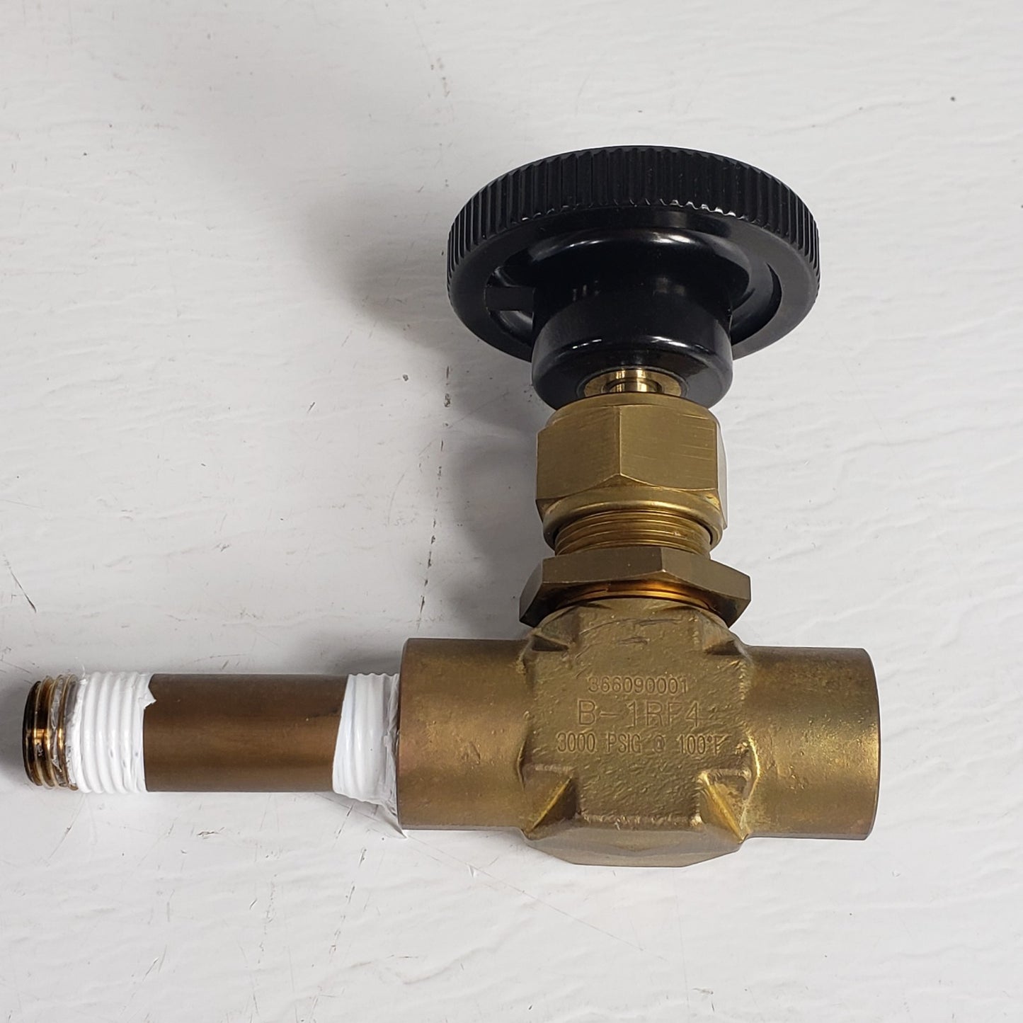 Swagelok B-1RF4 Manual Brass Needle Valve 1/4" Male NPT 366090001