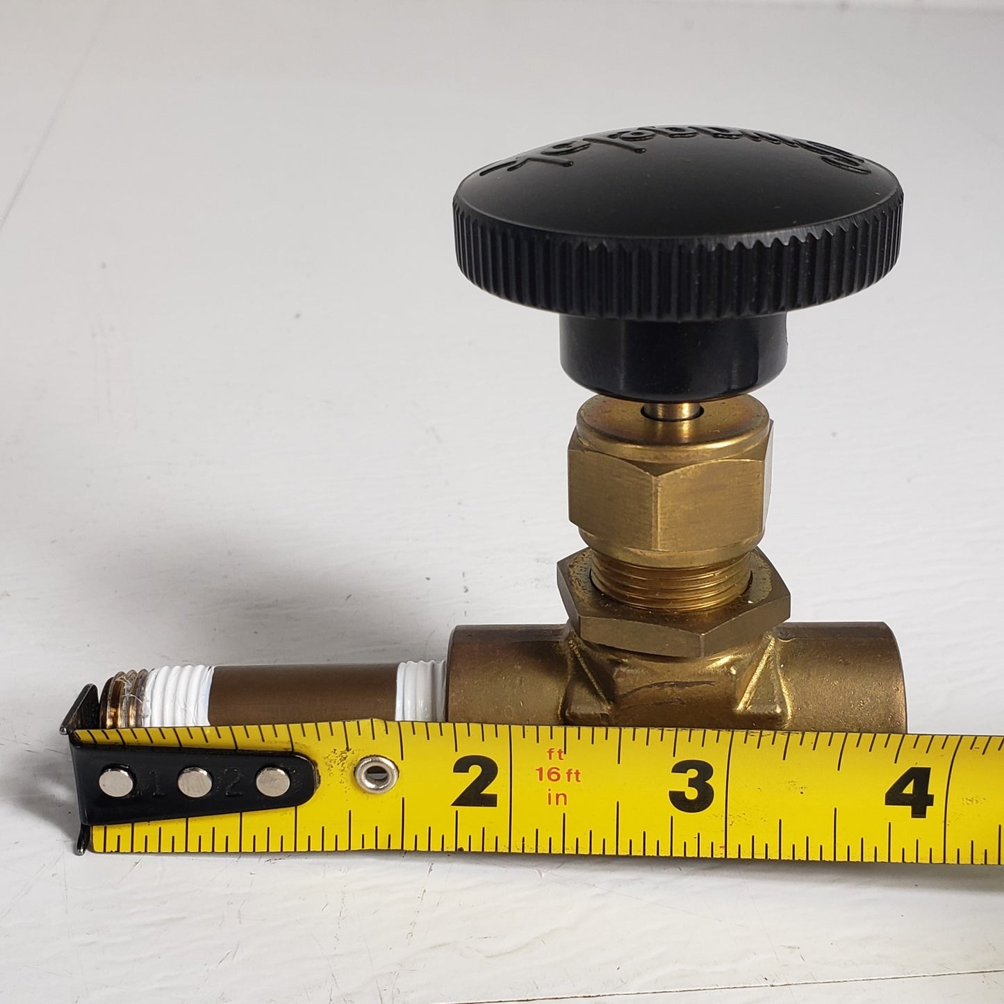 Swagelok B-1RF4 Manual Brass Needle Valve 1/4" Male NPT 366090001