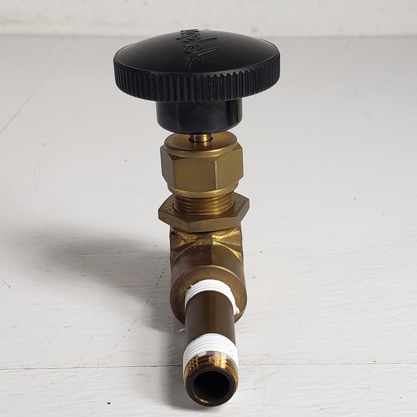 Swagelok B-1RF4 Manual Brass Needle Valve 1/4" Male NPT 366090001